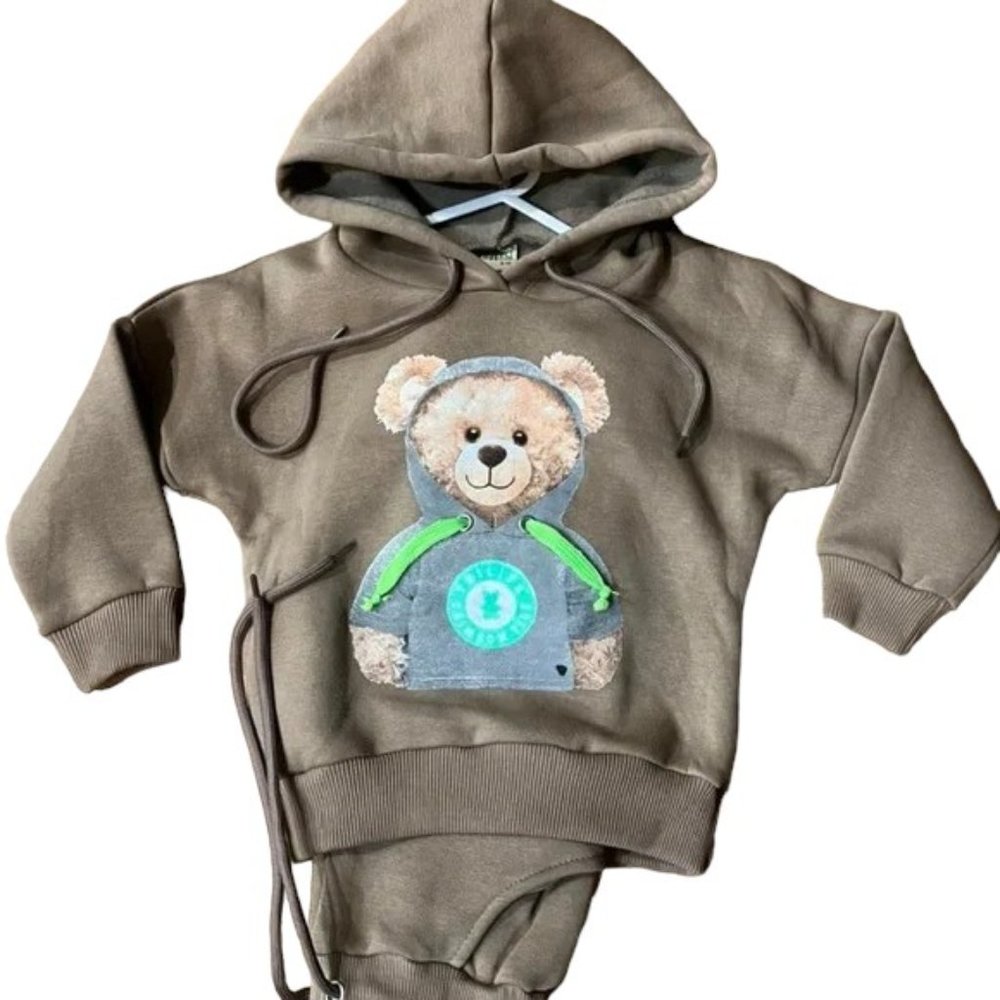 Tracksuit size 6Y